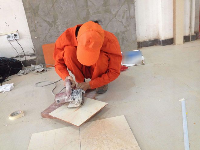 瓷砖师傅现场可以切割吗视频(瓷砖师傅现场可以切割吗视频讲解) 瓷砖师傅现场可以切割吗视频(瓷砖师傅现场可以切割吗视频讲解)